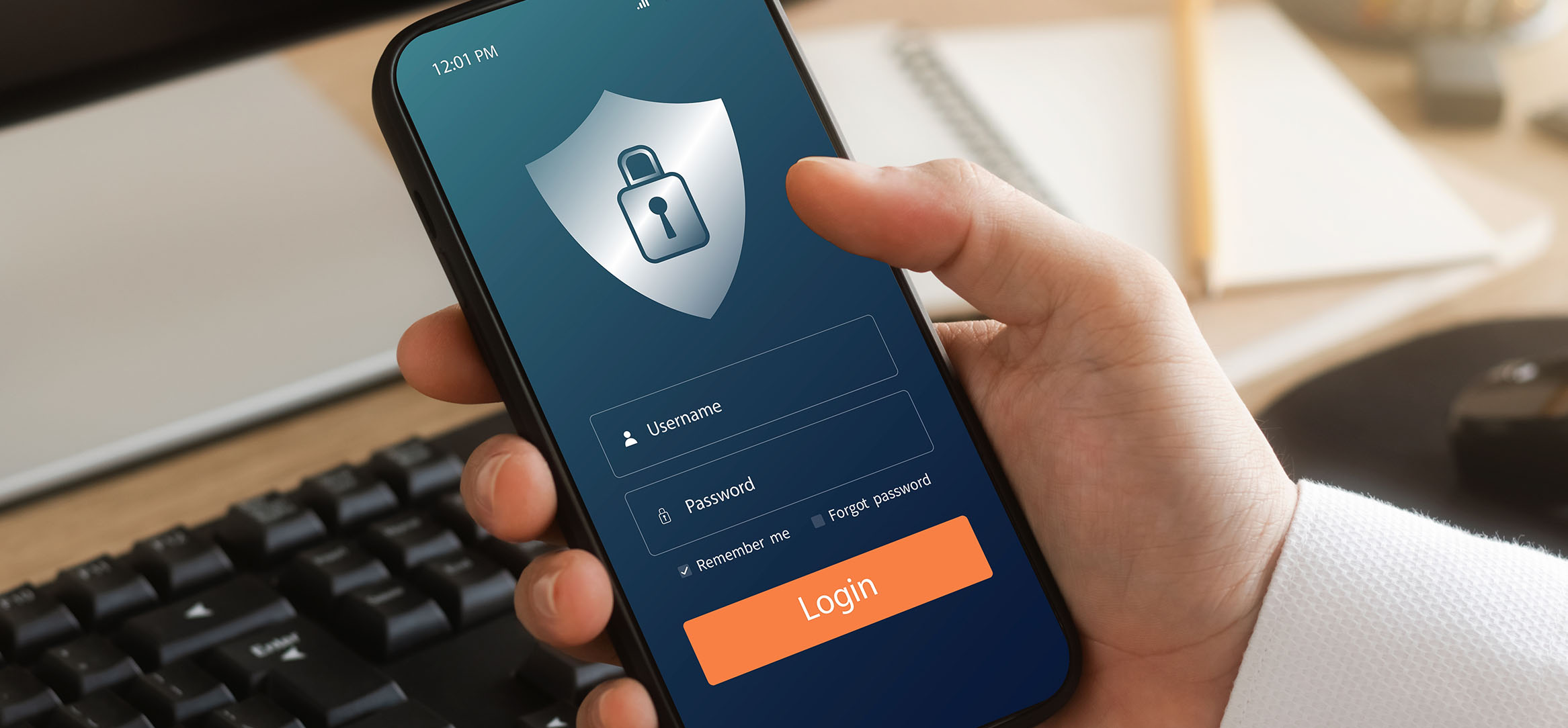 Innlogging på mobil med sikkerhetssymbol – illustrerer fokus på cybersikkerhet Innlogging på mobil med sikkerhetssymbol – illustrerer fokus på cybersikkerhet