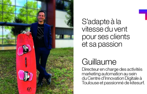 Guillaume tient sa planche de kitesurf