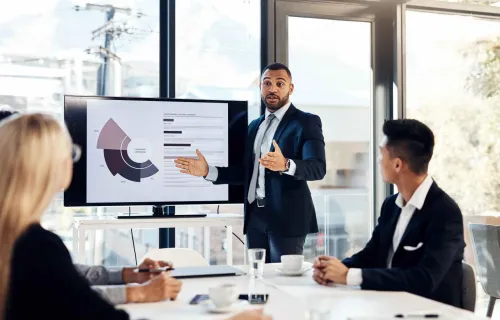 Management-Meeting zu Financial Services, Resilienz und Regulierung in Banken und Versicherungen.