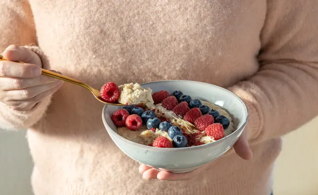 Raisio, porrige bowl with fresh berries