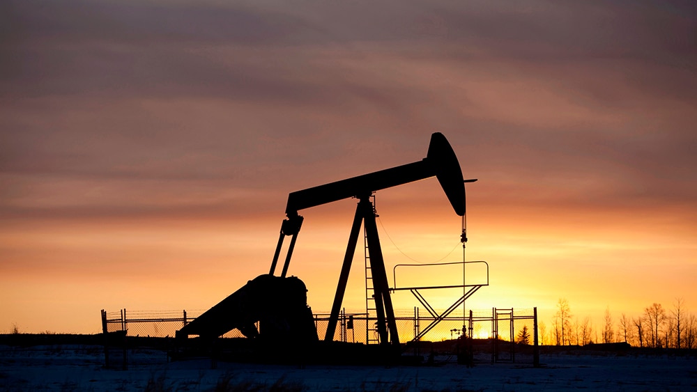 onshore-oil-rig-sunset-medium onshore-oil-rig-sunset-medium